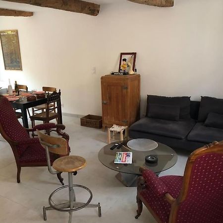 Chez Voltaire Maison Typique Et Son Patio Au Coeur De Thuir Esterno foto