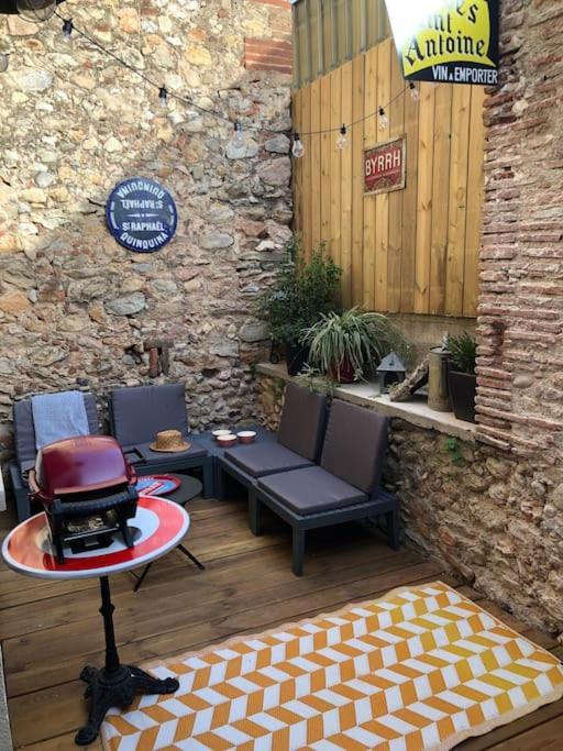 Chez Voltaire Maison Typique Et Son Patio Au Coeur De Thuir Esterno foto
