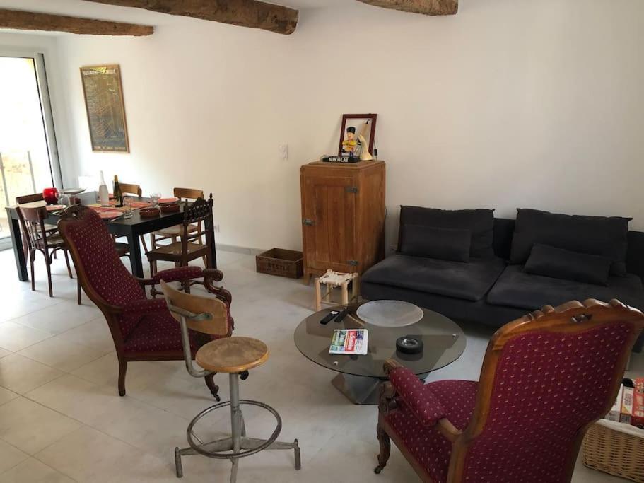 Chez Voltaire Maison Typique Et Son Patio Au Coeur De Thuir Esterno foto
