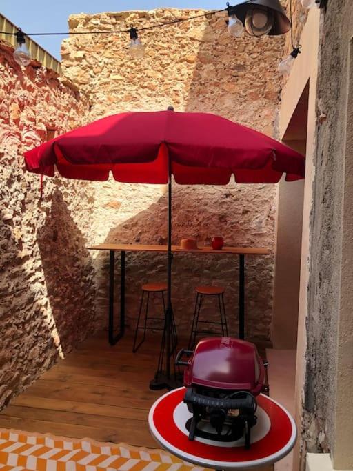 Chez Voltaire Maison Typique Et Son Patio Au Coeur De Thuir Esterno foto